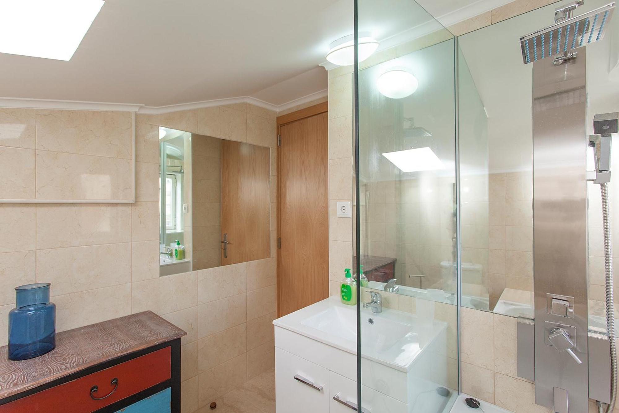 Apartment Principe Real 2 Bedrooms 2 Bathrooms, Air-con, Wi-fi, 3rd Floor *